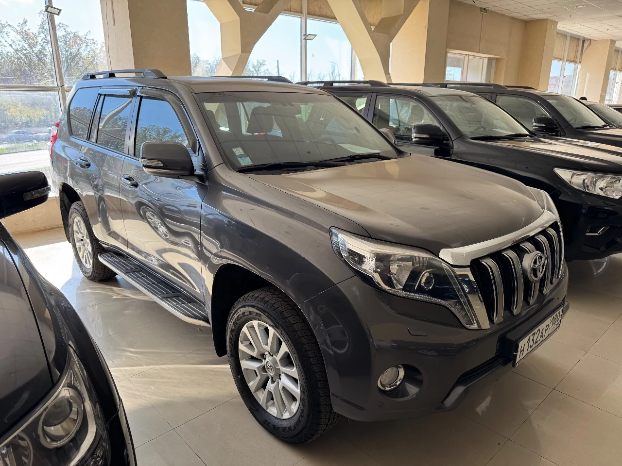 Toyota land cruiser prado 150 2014 г. в. , пробег 230 000 км мотор 3.0 турбодизель, механическая кпп, полный привод. автомобиль без дтп, пригнан из франции в 2023 году, с тех пор в одних руках. полностью обслужен, вложений не требует. в прошлом году делалась антикоррозионная обработка с полным разбором, кузов и рама в идеальном состоянии, в придачу два комплекта резины. два ключа. цена 3.300.000₽, торг. подробности по телефону +79493024791 - фотография - 3