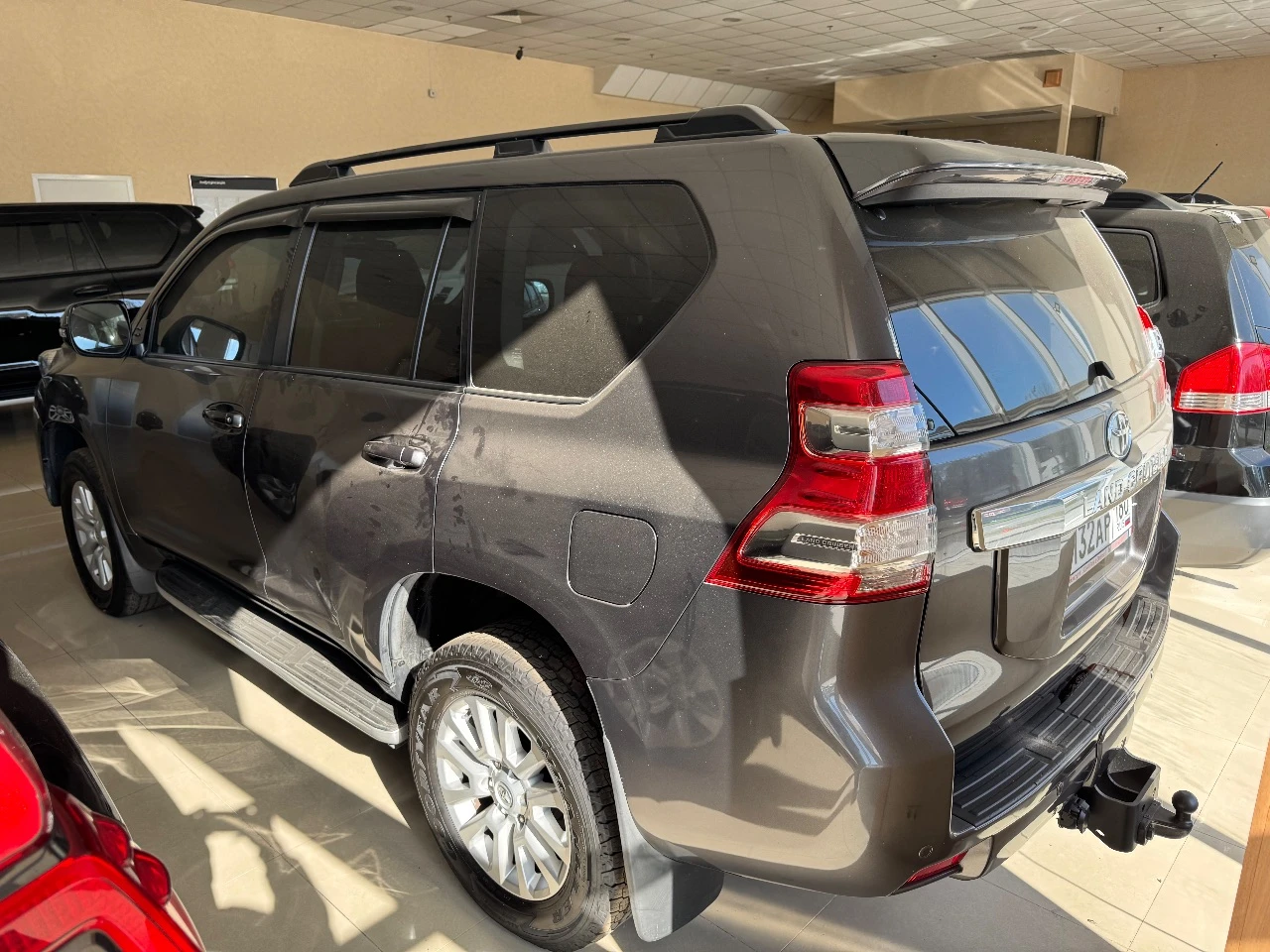 Toyota land cruiser prado 150 2014 г. в. , пробег 230 000 км мотор 3.0 турбодизель, механическая кпп, полный привод. автомобиль без дтп, пригнан из франции в 2023 году, с тех пор в одних руках. полностью обслужен, вложений не требует. в прошлом году делалась антикоррозионная обработка с полным разбором, кузов и рама в идеальном состоянии, в придачу два комплекта резины. два ключа. цена 3.300.000₽, торг. подробности по телефону +79493024791 - фотография - 4