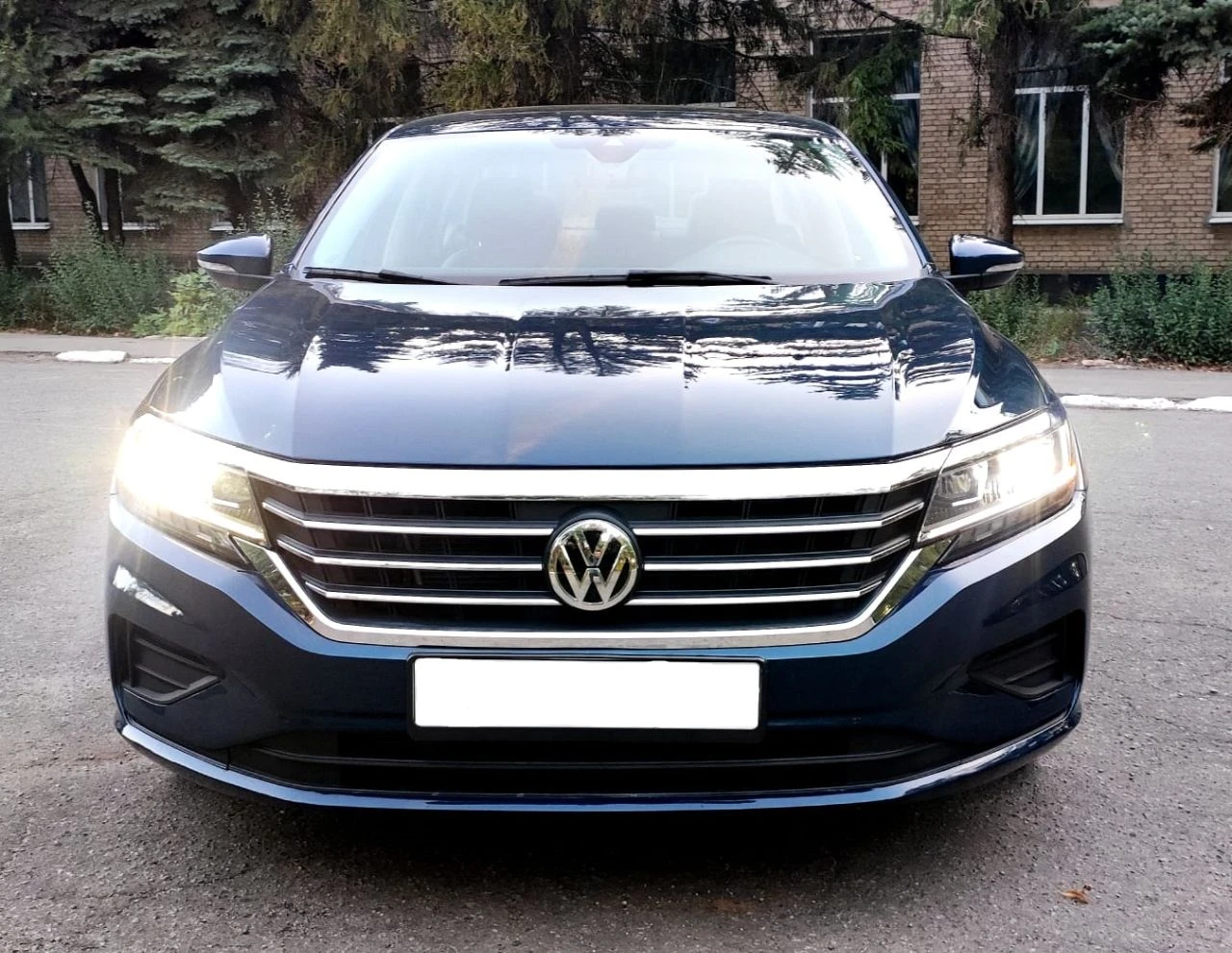 Продам пассат в 9 2021 года, пробег 123 тыс. км. двигатель 2,0 турбо, коробка автомат айсин. темно с... - фотография