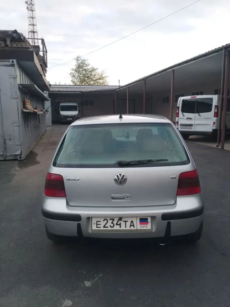Продаю отличный автомобиль марки volkswagen golf 4.год выпуска 2001.пробег родной 184 590 км. коробка - автомат. передний привод. тип двигателя- бензин. кондиционер работает. птс- оригинал. владельцев - 2.машина была привезена из германии в 2021 году. ездила девушка. автомобиль в хорошем техническом состоянии для своих лет. была произведена замена масла в двигателе и коробке. установлена сигналиция starline, с дистанционным запуском двигателя. автомобиль находится в таганроге, можно встретиться в макеевке и донецке(днр). цена 550 000 р. возможен торг. телефон:+7(989)620-54-35,+7(928)616-42-29 - фотография - 4