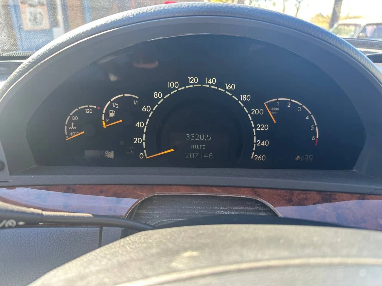 Продам мерседес s 320 w 220 2001 г. в. 3.2. бензин атмосферник. состояние хорошее, масла, фильтра поменяны. климат контроль новый. ходовая в норме. владелец, переоформление. +7 (949) 705-71-48 +7 (949) 705-71-49 цена 760.000. торг - фотография - 5