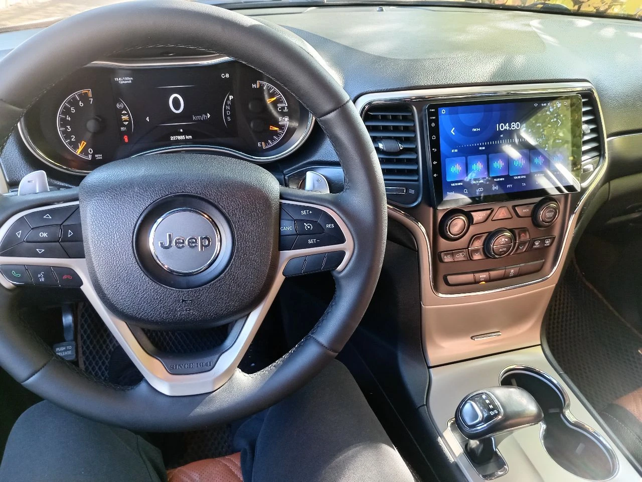 Продам джип гранд чероке 2013 года 3,6 бензин отличное состояние авто без вложений от хозяина цена 2,100 рублей +79591579661 - фотография - 2