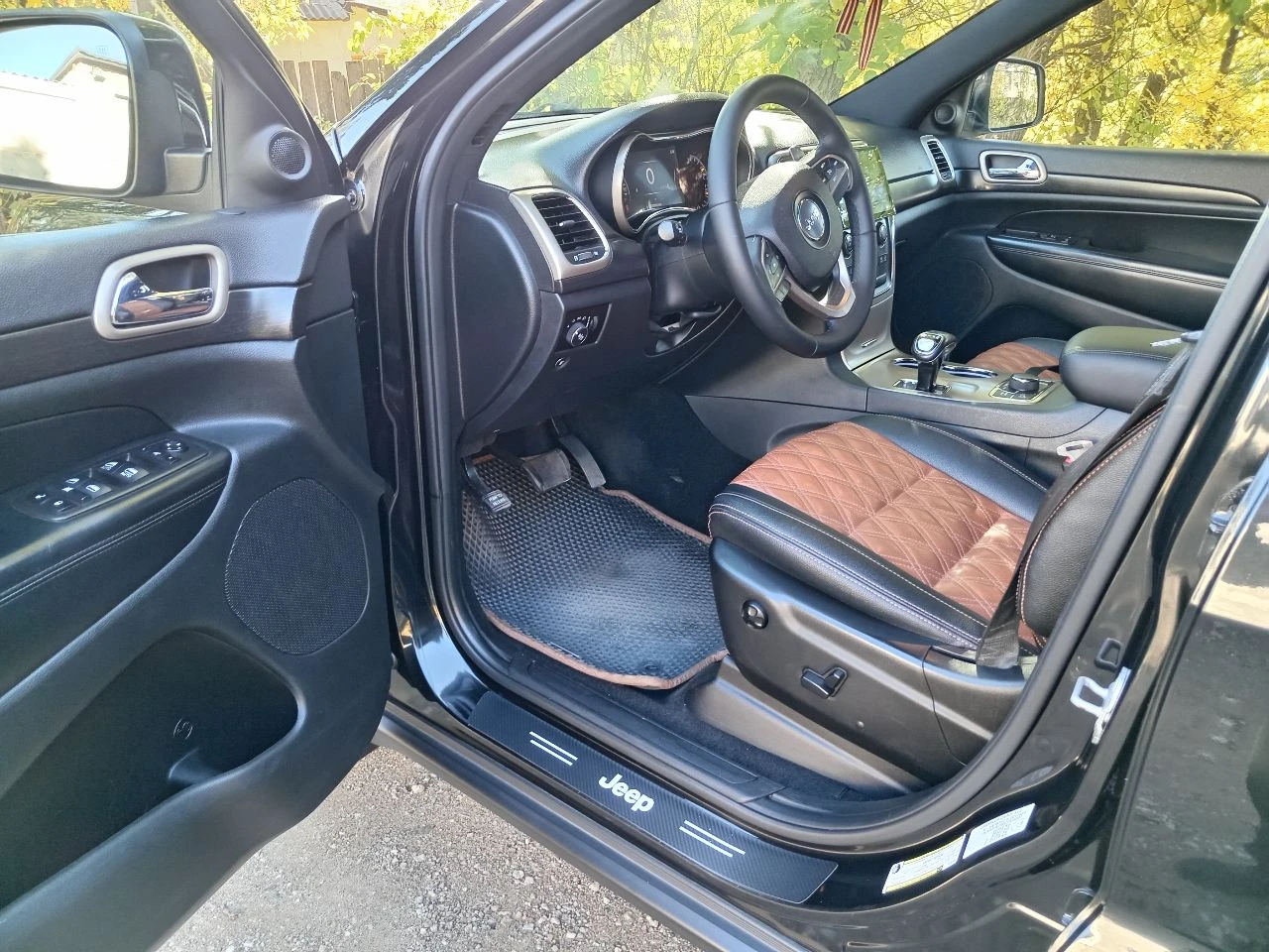 Продам джип гранд чероке 2013 года 3,6 бензин отличное состояние авто без вложений от хозяина цена 2,100 рублей +79591579661 - фотография - 3