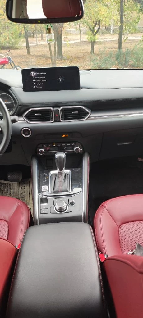Продам мазда сх -5 2020 года, пробег 81 тыс. км. двигатель 2,5 турбо (230 л. с. авто очень динамичное. )коробка автомат айсин, полный привод. серого цвета(фото не передаёт глубину цвета). бортовой компьютер, раздельный климат -контроль, люк, бордовый кожаный салон( шикарный вид), электропривод сидений с памятью, подогревы сидений, зеркал, стёкол, слепые зоны, кожаный мультируль, кнопка старт- стоп, безключевой доступ, функция удержание полосы и дистанции, мультимедиа, стереосистема боссе, блютуз, камера заднего вида, фары линзованные, легкосплавные оригинальные диски с отличной резиной. авто обслужено, новые масла "леквимоль ", фильтра. подвеска сбитая, авто без вложений. цена 2,9 млн, торг. более детально по телефону+79493560528, +79493202480 - фотография - 9