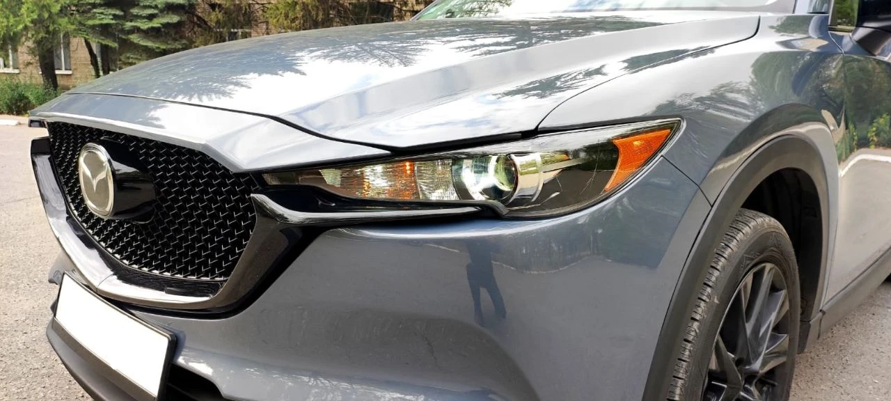 Продам мазда сх -5 2020 года, пробег 81 тыс. км. двигатель 2,5 турбо (230 л. с. авто очень динамичное. )коробка автомат айсин, полный привод. серого цвета(фото не передаёт глубину цвета). бортовой компьютер, раздельный климат -контроль, люк, бордовый кожаный салон( шикарный вид), электропривод сидений с памятью, подогревы сидений, зеркал, стёкол, слепые зоны, кожаный мультируль, кнопка старт- стоп, безключевой доступ, функция удержание полосы и дистанции, мультимедиа, стереосистема боссе, блютуз, камера заднего вида, фары линзованные, легкосплавные оригинальные диски с отличной резиной. авто обслужено, новые масла "леквимоль ", фильтра. подвеска сбитая, авто без вложений. цена 2,9 млн, торг. более детально по телефону+79493560528, +79493202480 - фотография - 13