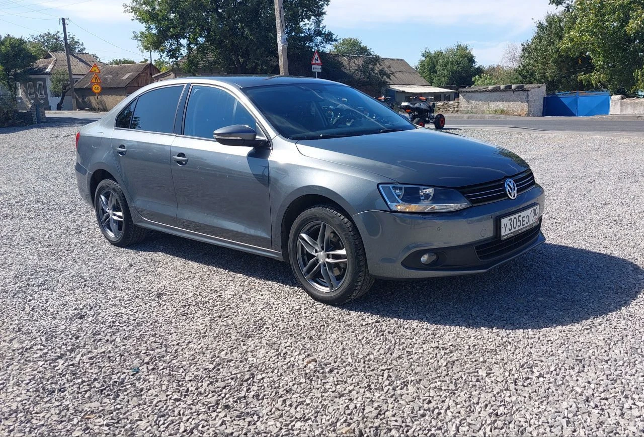 Продаю volkswagen jetta 2012года. мотор 1.6 атмосферный на автомате. мексиканская сборка. пробег 180... - фотография