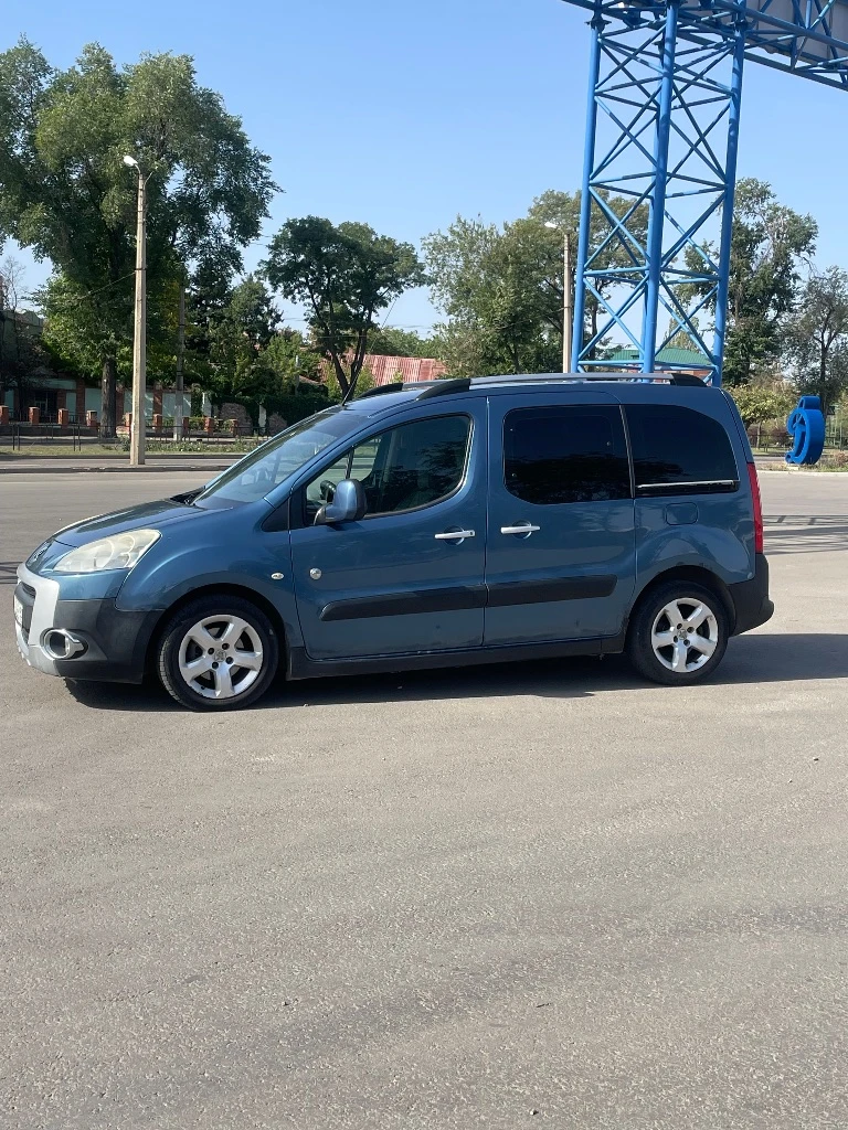 Донецк. продам peugeot partner. год выпуска 2011 коробка механика двигатель: 1,6 турбодизель привод: передний пробег: 262000 км средний расход: 7 л есть: кондиционер, гидроусилитель руля, подушки безопасности, центральный замок. один владелец. российская регистрация. отличная машина для работы. вместительный, просторный, выносливый, экономичный. машина любима и обслужена как положено 👌 ищем адекватного, заинтересованного владельца! цена, торг и любые другие вопросы по телефону +7(949)316-29-27 телега, ватсап - фотография - 4