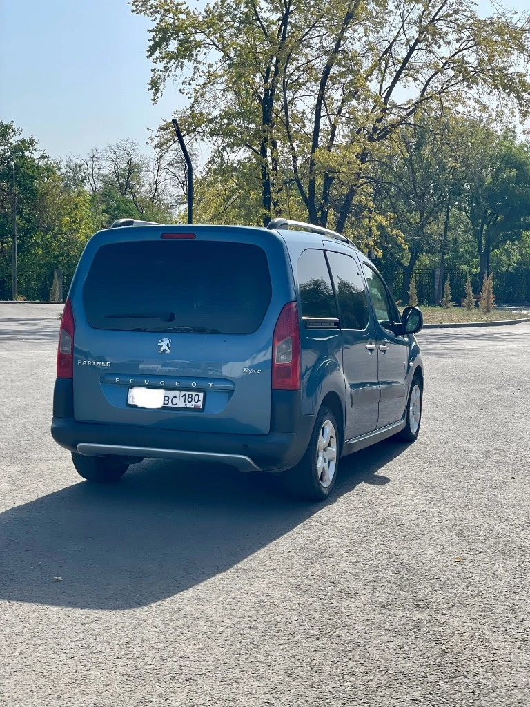 Донецк. продам peugeot partner. год выпуска 2011 коробка механика двигатель: 1,6 турбодизель привод: передний пробег: 262000 км средний расход: 7 л есть: кондиционер, гидроусилитель руля, подушки безопасности, центральный замок. один владелец. российская регистрация. отличная машина для работы. вместительный, просторный, выносливый, экономичный. машина любима и обслужена как положено 👌 ищем адекватного, заинтересованного владельца! цена, торг и любые другие вопросы по телефону +7(949)316-29-27 телега, ватсап - фотография - 5