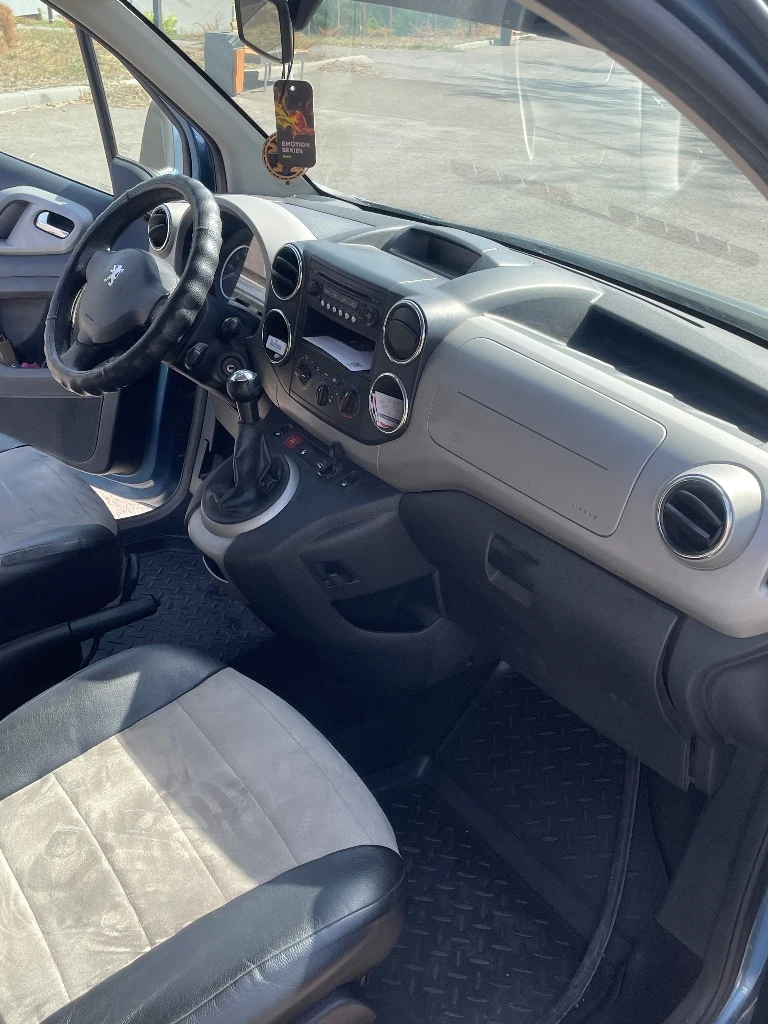 Донецк. продам peugeot partner. год выпуска 2011 коробка механика двигатель: 1,6 турбодизель привод: передний пробег: 262000 км средний расход: 7 л есть: кондиционер, гидроусилитель руля, подушки безопасности, центральный замок. один владелец. российская регистрация. отличная машина для работы. вместительный, просторный, выносливый, экономичный. машина любима и обслужена как положено 👌 ищем адекватного, заинтересованного владельца! цена, торг и любые другие вопросы по телефону +7(949)316-29-27 телега, ватсап - фотография - 9