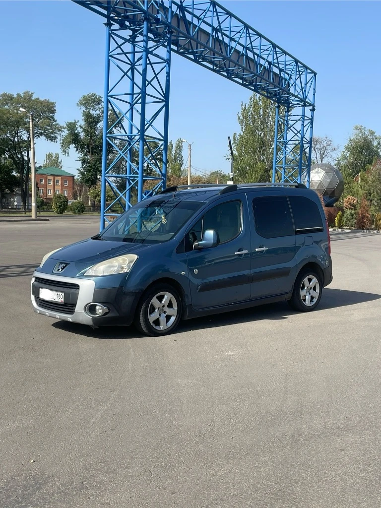Донецк. продам peugeot partner. год выпуска 2011 коробка механика двигатель: 1,6 турбодизель привод: передний пробег: 262000 км средний расход: 7 л есть: кондиционер, гидроусилитель руля, подушки безопасности, центральный замок. один владелец. российская регистрация. отличная машина для работы. вместительный, просторный, выносливый, экономичный. машина любима и обслужена как положено 👌 ищем адекватного, заинтересованного владельца! цена, торг и любые другие вопросы по телефону +7(949)316-29-27 телега, ватсап - фотография - 2
