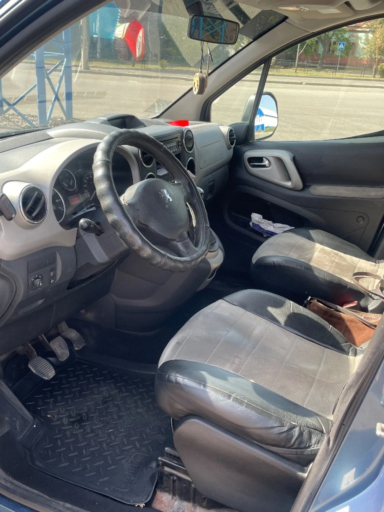 Донецк. продам peugeot partner. год выпуска 2011 коробка механика двигатель: 1,6 турбодизель привод: передний пробег: 262000 км средний расход: 7 л есть: кондиционер, гидроусилитель руля, подушки безопасности, центральный замок. один владелец. российская регистрация. отличная машина для работы. вместительный, просторный, выносливый, экономичный. машина любима и обслужена как положено 👌 ищем адекватного, заинтересованного владельца! цена, торг и любые другие вопросы по телефону +7(949)316-29-27 телега, ватсап - фотография - 7