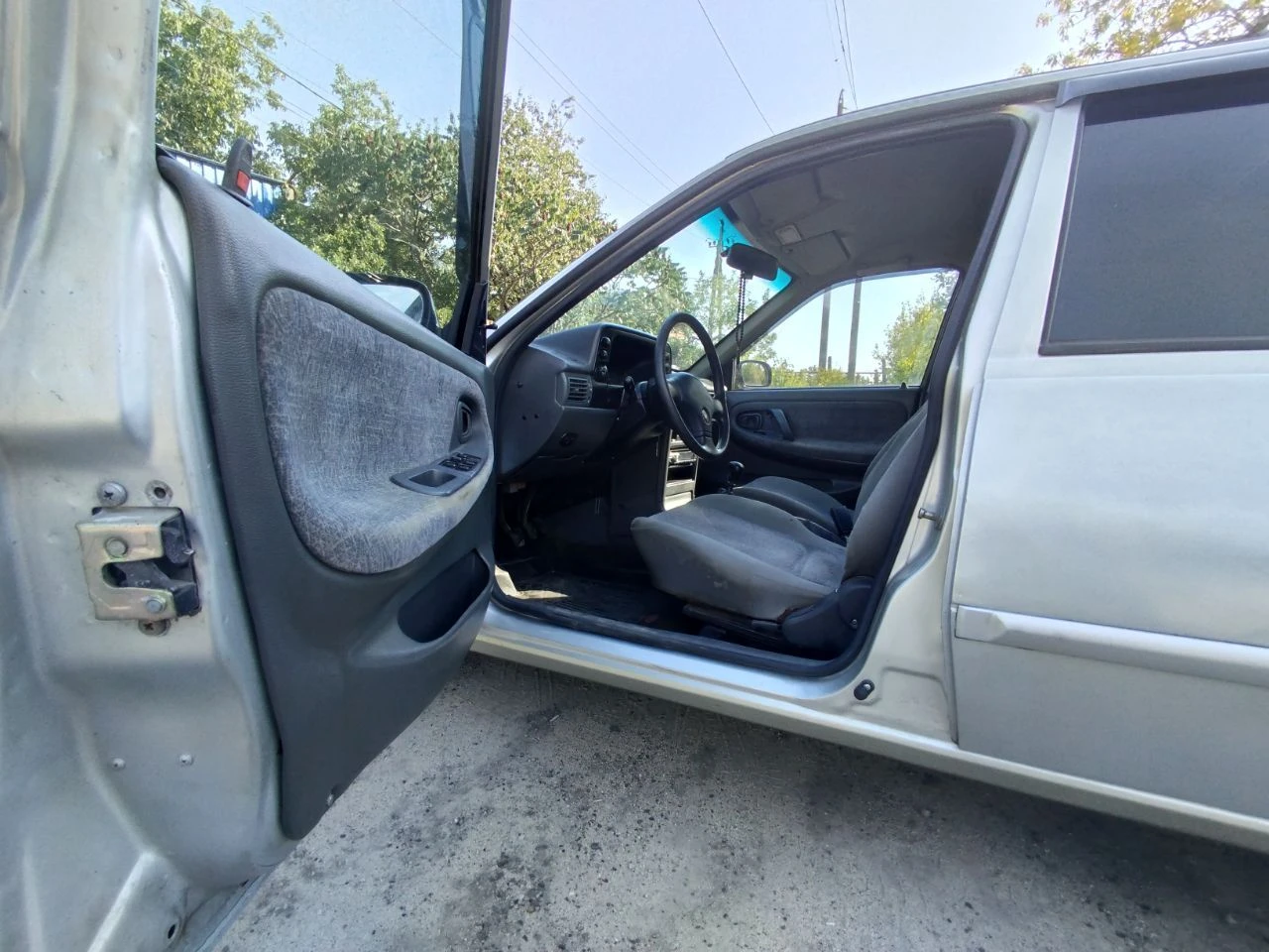 Нексия 1.5, 16кл, 85л. с. 2005г. продается экономичная и резвая рабочая лошадка. 4 эсп, гур, магнитола, электрика вся рабочая. обслужена, стоит много новых запчастей, сел - поехал. цена 235 тыс, небольшой торг у капота. горловка, +79494804415 - фотография - 10