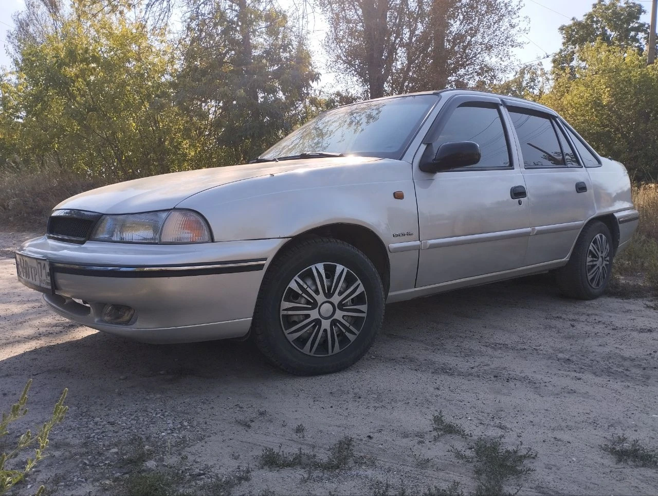 Нексия 1.5, 16кл, 85л. с. 2005г. продается экономичная и резвая рабочая лошадка. 4 эсп, гур, магнитола, электрика вся рабочая. обслужена, стоит много новых запчастей, сел - поехал. цена 235 тыс, небольшой торг у капота. горловка, +79494804415 - фотография - 8