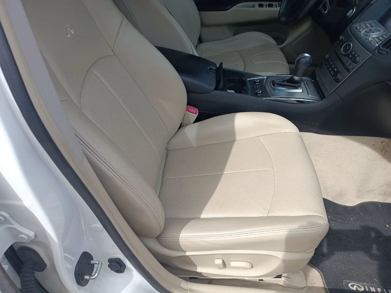 Продам infiniti g 25 at sport, 2011 года. пробег -40000 т. км. климат-контроль, электро подогрев передних сидений, электропривод боковых зеркал, парктроник, камера заднего вида, кожаный салон, бесключевой доступ. цена 1650000 торг. тел:+79495048697 - фотография - 2