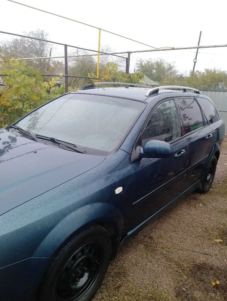 Продам chevrolet lacetti 2008 г. в. двигатель 1.6 109 л. с масло от замены до замены. пробег: 210 тыс. км. 5 мкпп, гур, кондиционер рабочий, все работает, салон ухоженный. машина в старобешевском р-н. 500 тыс. рублей торг номер телефона: +79494029588 - фотография - 2