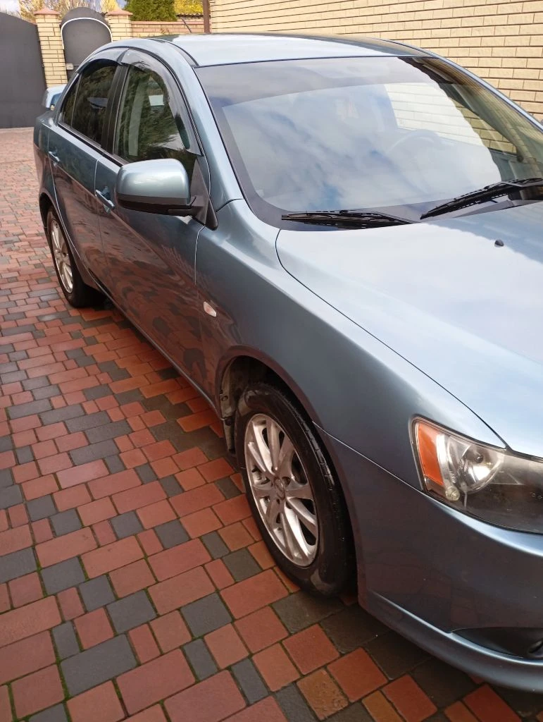 Митсубиси лансер 2011 год 1.5 акпп пробег 180 тыс. установлен полностью новый двигатель пробег15 тыс. авто и салон ухоженный. резина летняя новая зима износ 10 процентов. . ничего не гремит не стучит коробка переключает идеально. хорошая мультимедиа. 950 тыс. торгнебольшой. собственник. +79591112597 - фотография - 2