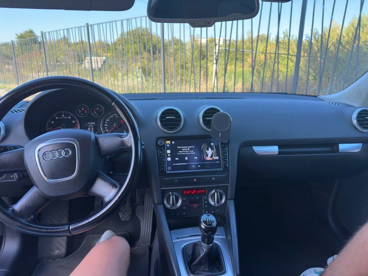 Продам audi a3 8p 1.4 tsi 📌 пробег: 245,000 км 📌 год: 2008 📌 коробка: 6ст механика 📌 цена: 800,000 руб. 📌 контакты: +7 (915) 646-92-30 или пишите в лс 🚗 описание автомобиля: технически идеальное состояние, новая коробка установлена в сентябре прошлого года. я пятый владелец, купил в декабре 2022 года и проехал 70,000 км. машина проверена временем и дальними поездками – ни разу не подвела! фары: установлены bi-led линзы (идеальный свет). мультимедиа: android-магнитола с carplay, максимальная комплектация и камера заднего хода. климат: работает без нареканий. двигатель и коробка: в отличном состоянии, масло между заменами уходит 200-300 г (меняю каждые 7500 км, использую bardahl). ничего не стучит, турбина в полном порядке. колеса: r16 (зима, шипы) и новая летняя резина куплена в этом году кузов: было небольшое дтп (все фото есть, повреждения незначительные). гнили нет, сколы-рыжики присутствуют, но критичного ничего нет типичные ваговские моменты итог: сел и поехал – все, что нужно, уже сделано. осмотр в горловке. 📞 звоните или пишите, автомобиль ждет нового владельца! - фотография - 9