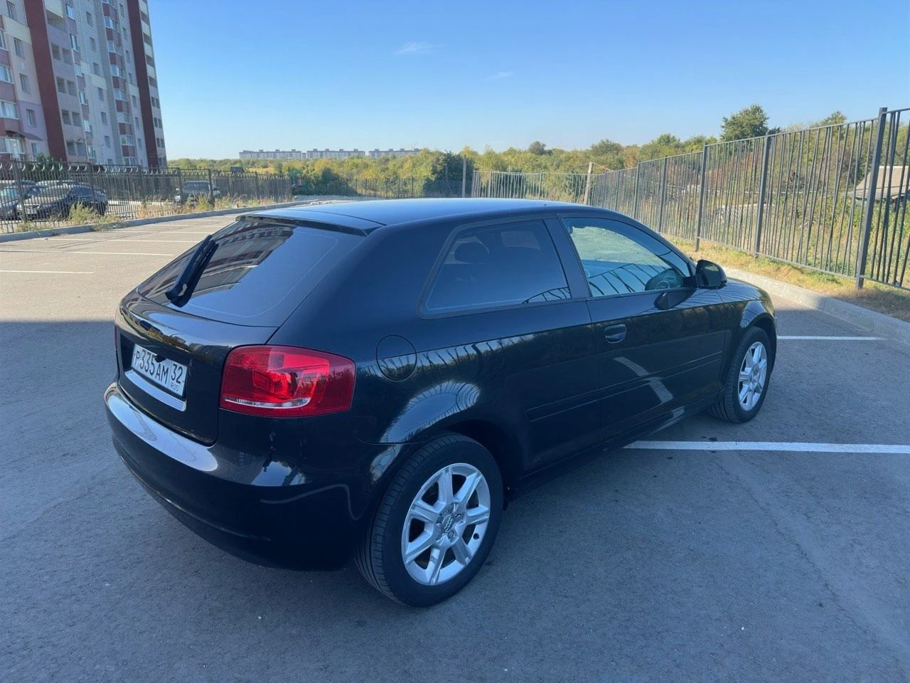 Продам audi a3 8p 1.4 tsi 📌 пробег: 245,000 км 📌 год: 2008 📌 коробка: 6ст механика 📌 цена: 800,000 руб. 📌 контакты: +7 (915) 646-92-30 или пишите в лс 🚗 описание автомобиля: технически идеальное состояние, новая коробка установлена в сентябре прошлого года. я пятый владелец, купил в декабре 2022 года и проехал 70,000 км. машина проверена временем и дальними поездками – ни разу не подвела! фары: установлены bi-led линзы (идеальный свет). мультимедиа: android-магнитола с carplay, максимальная комплектация и камера заднего хода. климат: работает без нареканий. двигатель и коробка: в отличном состоянии, масло между заменами уходит 200-300 г (меняю каждые 7500 км, использую bardahl). ничего не стучит, турбина в полном порядке. колеса: r16 (зима, шипы) и новая летняя резина куплена в этом году кузов: было небольшое дтп (все фото есть, повреждения незначительные). гнили нет, сколы-рыжики присутствуют, но критичного ничего нет типичные ваговские моменты итог: сел и поехал – все, что нужно, уже сделано. осмотр в горловке. 📞 звоните или пишите, автомобиль ждет нового владельца! - фотография - 3