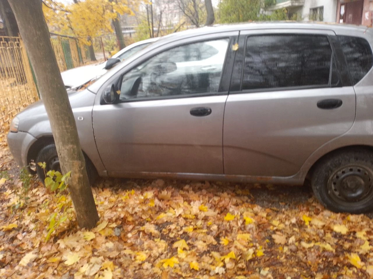 Продам шевролет авео год 2007,в хорошем состоянии. бережная эксплуатация. в машине работает все. мотор1.2, заменён ремень грм, расход маленький. коробка механика. зимняя резина есть. с документами все в порядке. - фотография - 3