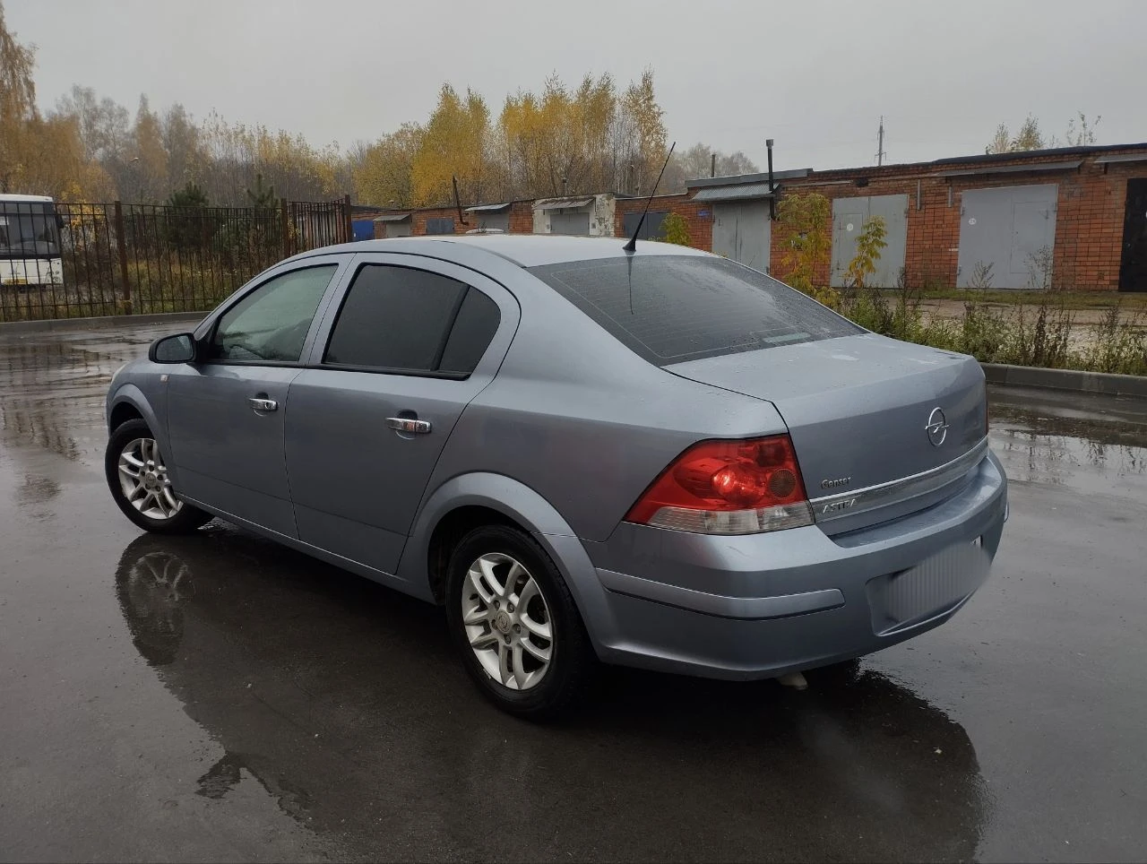 Opel astra h, 1.6l, 2008г, 193ткм приятная, ухоженная астра в технически идеальном состоянии. обслуживалась всегда вовремя хорошими, качественными запчастями. 90% родного окраса. действительно, достойный автомобиль. собственник. 180 регион. цена 575 000 горловка, +79494804415 - фотография - 3