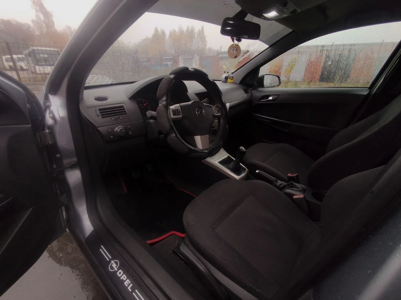 Opel astra h, 1.6l, 2008г, 193ткм приятная, ухоженная астра в технически идеальном состоянии. обслуживалась всегда вовремя хорошими, качественными запчастями. 90% родного окраса. действительно, достойный автомобиль. собственник. 180 регион. цена 575 000 горловка, +79494804415 - фотография - 7