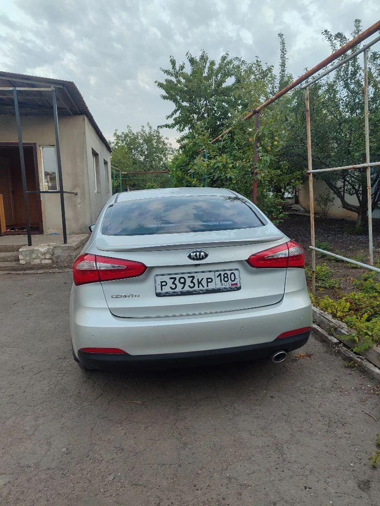 Обменяю kia cerato 3 2014 2.0 бензин 116 тыс пробег родной окрас! двухзонный климат-контроль, бесключевой доступ, подогрев всех сидений/лобового стекла, датчик света, круиз-контроль, парктроник, два ключа. обмен на kia cerato 2 с вашей доплатой, другие модели не предлагать, для чего обмен т. к нужна определенная сумма денег. либо продам свою kia. цена 1.3.т. +79493207397 - фотография - 4