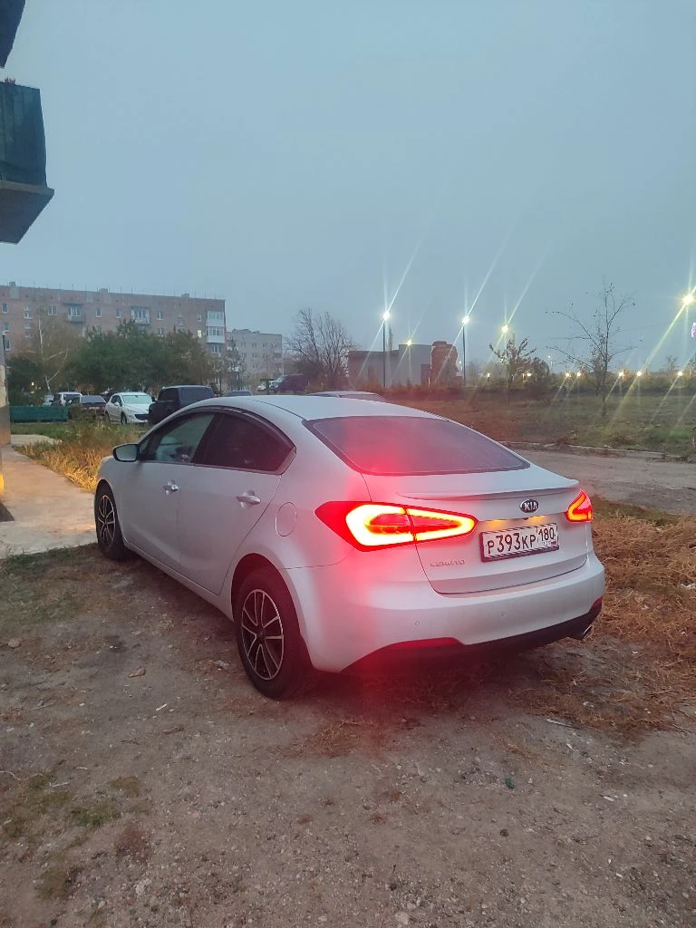 Обменяю kia cerato 3 2014 2.0 бензин 116 тыс пробег родной окрас! двухзонный климат-контроль, бесключевой доступ, подогрев всех сидений/лобового стекла, датчик света, круиз-контроль, парктроник, два ключа. обмен на kia cerato 2 с вашей доплатой, другие модели не предлагать, для чего обмен т. к нужна определенная сумма денег. либо продам свою kia. цена 1.3.т. +79493207397 - фотография - 5