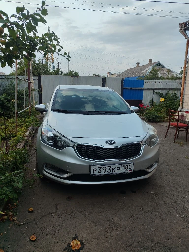 Обменяю kia cerato 3 2014 2.0 бензин 116 тыс пробег родной окрас! двухзонный климат-контроль, бесключевой доступ, подогрев всех сидений/лобового стекла, датчик света, круиз-контроль, парктроник, два ключа. обмен на kia cerato 2 с вашей доплатой, другие модели не предлагать, для чего обмен т. к нужна определенная сумма денег. либо продам свою kia. цена 1.3.т. +79493207397 - фотография - 2