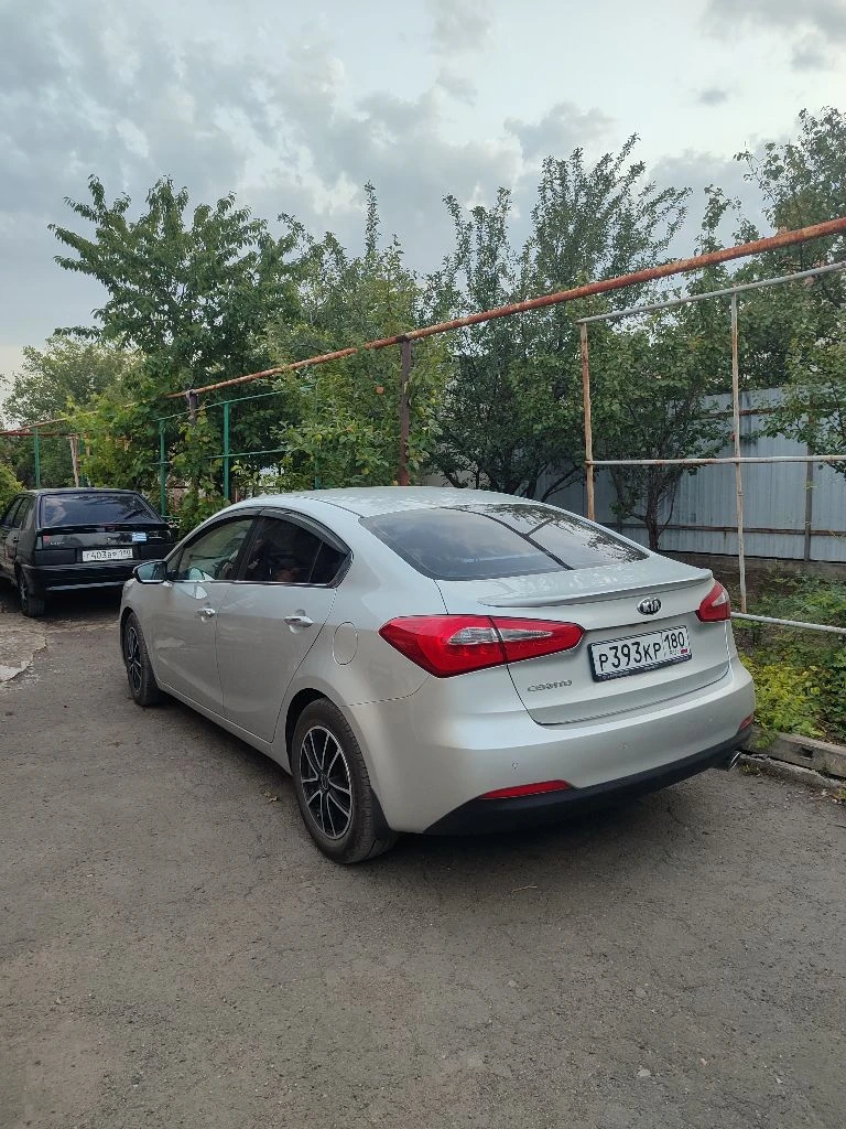 Обменяю kia cerato 3 2014 2.0 бензин 116 тыс пробег родной окрас! двухзонный климат-контроль, бесключевой доступ, подогрев всех сидений/лобового стекла, датчик света, круиз-контроль, парктроник, два ключа. обмен на kia cerato 2 с вашей доплатой, другие модели не предлагать, для чего обмен т. к нужна определенная сумма денег. либо продам свою kia. цена 1.3.т. +79493207397 - фотография - 3