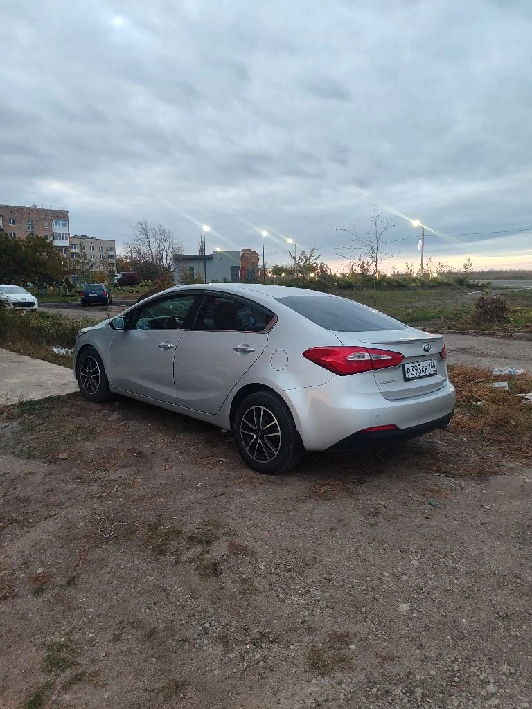 Обменяю kia cerato 3 2014 2.0 бензин 116 тыс пробег родной окрас! двухзонный климат-контроль, бесключевой доступ, подогрев всех сидений/лобового стекла, датчик света, круиз-контроль, парктроник, два ключа. обмен на kia cerato 2 с вашей доплатой, другие модели не предлагать, для чего обмен т. к нужна определенная сумма денег. либо продам свою kia. цена 1.3.т. +79493207397 - фотография - 6