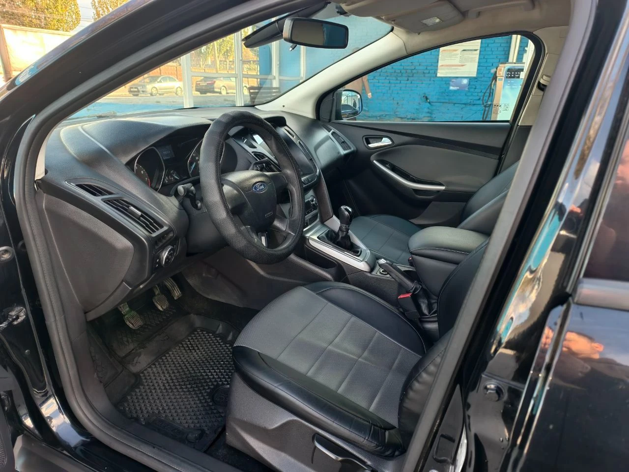 Ford focus 3, 2011 состояние идеальное мотор 1.6, мкпп (не робот!). пробег 236тыс. (оригинал) ✅1 хозяин за все время ✅технически без нареканий ✅все стекла родные! ✅сигнализация с автозапуском ✅планшет с навигацией, carplay, android auto, блютуз! ✅не такси и не каршеринг! юридически чистый! автомобиль в изумительном состоянии для своих лет, коррозии нет. мотор белоснежный в идеальном состоянии (не цокатит, как на других фокусах), коробка без нареканий, 5тыс назад замена полного комплекта сцепления. ходовая полностью обслужена, только поменял шаровые. цена: 720000р, торг могу присутствовать в мрэо. возможна продажа в кредит через автосалон. +7 949 577-13-21 +7 949 658-59-82 +7 989 502-37-77 - фотография - 7