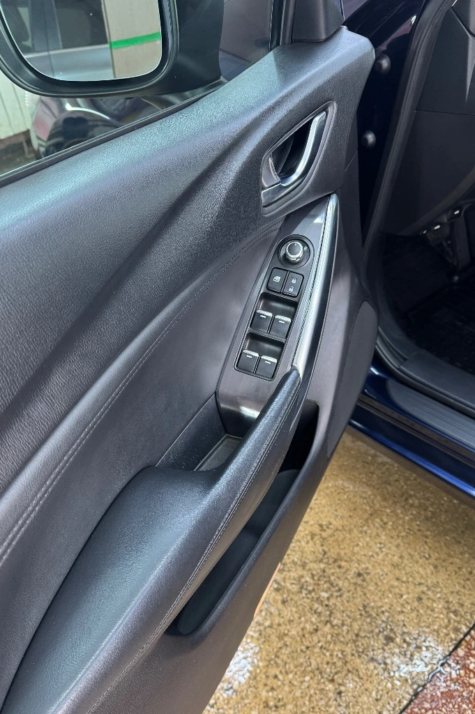 Mazda 6, 2017 — для тех, кто любит драйв и стиль! цена 1 890 000 руб. +79493329833 денис авто в донецке эта mazda 6 создана, чтобы дарить эмоции от каждой поездки. надёжный атмосферный двигатель 2.5 (186 л. с.) в паре с автоматом делает вождение лёгким и уверенным. машина отзывчивая, динамичная и при этом экономичная — идеальный баланс мощности и комфорта. ✨ преимущества: • идеально ухоженное состояние — авто обслуживалось вовремя, без халтуры. • кузов без серьёзных повреждений, салон чистый и аккуратный. • отличная комплектация: мультимедиа, камера заднего вида, двухзонный климат-контроль, бесключевой доступ, датчики слепых зон и многое другое. • приятный расход топлива — около 7–8 л/100 км. mazda 6 — это не просто средство передвижения. это стиль, эмоции и надёжность в одном автомобиле. сел, нажал газ — и почувствовал удовольствие от вождения. 💥 машина не требует вложений — просто садись и наслаждайся! 📍 осмотр в удобное время, звоните или пишите — расскажу всё подробно. - фотография - 9