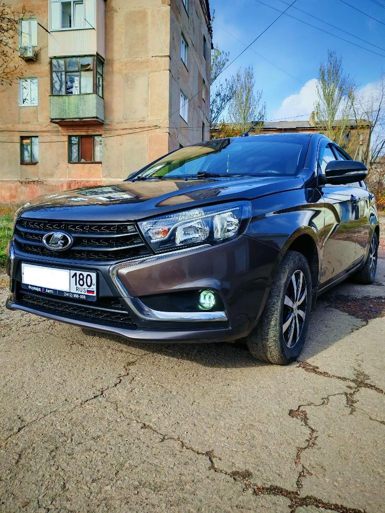Здравствуйте! продам отличный автомобиль lada vesta. год выпуска 2020. лучшая качественная досанкционная сборка! обьм 1,6l (клапана не гнет!). кпп механика. пробег 73000 км. супер красивый и практичный цвет"aнгкop"! состояние нового авто! машина без дтп и прочих неприятностей, ни одного крашенного элемента (кузов оцинкован!). все стекла родные заводские. бережное гаражное хранение, все зоны риска в броне плёнке. установлена магнитола teyes cc3l 2к, камера заднего вида, сигнализация с автозапуском. установлены дхо двухцветные. регулировка руля по высоте и вылету. высокий клиренс и стальная защита двигателя. малый расход топлива. машина полностью обслужена и не требует ни каких вложений. очень крепкое, надежное, проверенное временем не дорогое в обслуживании авто! документы в порядке - хозяин. цена 930 000 руб. лучшее предложение по региону! горловка. +79493841764. - фотография - 6