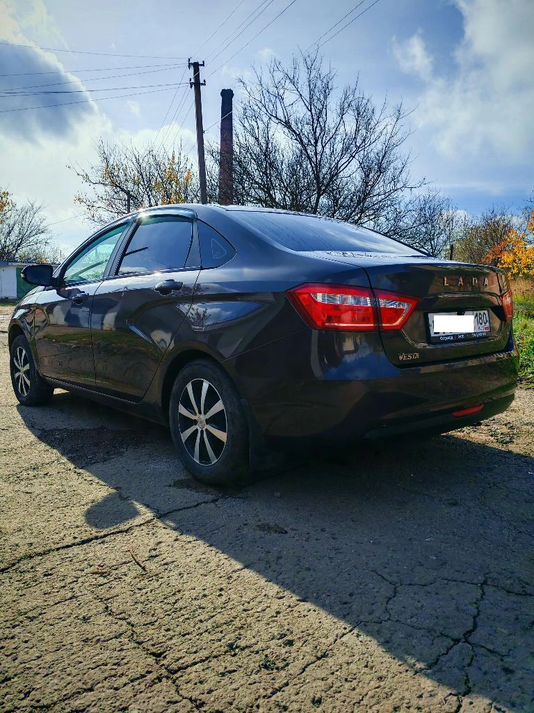 Здравствуйте! продам отличный автомобиль lada vesta. год выпуска 2020. лучшая качественная досанкционная сборка! обьм 1,6l (клапана не гнет!). кпп механика. пробег 73000 км. супер красивый и практичный цвет"aнгкop"! состояние нового авто! машина без дтп и прочих неприятностей, ни одного крашенного элемента (кузов оцинкован!). все стекла родные заводские. бережное гаражное хранение, все зоны риска в броне плёнке. установлена магнитола teyes cc3l 2к, камера заднего вида, сигнализация с автозапуском. установлены дхо двухцветные. регулировка руля по высоте и вылету. высокий клиренс и стальная защита двигателя. малый расход топлива. машина полностью обслужена и не требует ни каких вложений. очень крепкое, надежное, проверенное временем не дорогое в обслуживании авто! документы в порядке - хозяин. цена 930 000 руб. лучшее предложение по региону! горловка. +79493841764. - фотография - 2