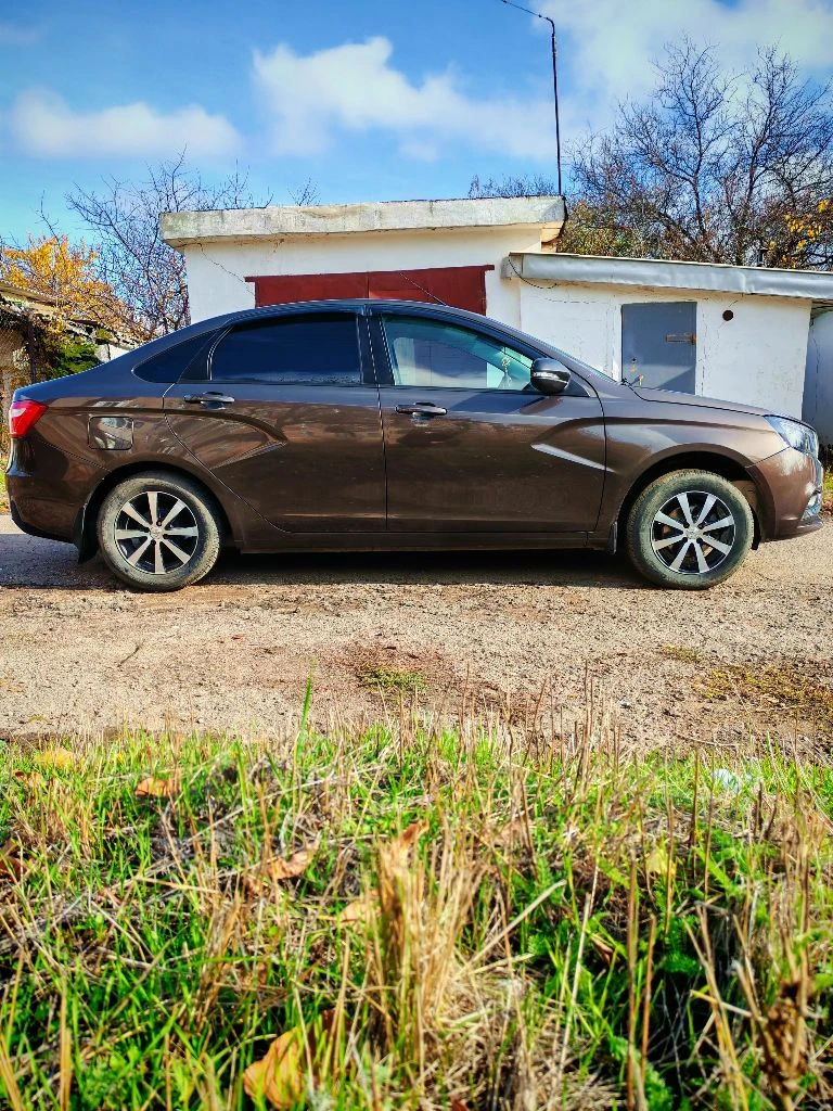 Здравствуйте! продам отличный автомобиль lada vesta. год выпуска 2020. лучшая качественная досанкционная сборка! обьм 1,6l (клапана не гнет!). кпп механика. пробег 73000 км. супер красивый и практичный цвет"aнгкop"! состояние нового авто! машина без дтп и прочих неприятностей, ни одного крашенного элемента (кузов оцинкован!). все стекла родные заводские. бережное гаражное хранение, все зоны риска в броне плёнке. установлена магнитола teyes cc3l 2к, камера заднего вида, сигнализация с автозапуском. установлены дхо двухцветные. регулировка руля по высоте и вылету. высокий клиренс и стальная защита двигателя. малый расход топлива. машина полностью обслужена и не требует ни каких вложений. очень крепкое, надежное, проверенное временем не дорогое в обслуживании авто! документы в порядке - хозяин. цена 930 000 руб. лучшее предложение по региону! горловка. +79493841764. - фотография - 16