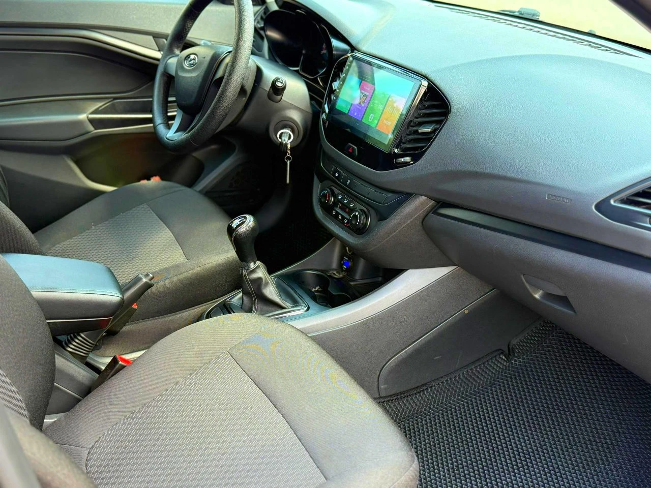 Здравствуйте! продам отличный автомобиль lada vesta. год выпуска 2020. лучшая качественная досанкционная сборка! обьм 1,6l (клапана не гнет!). кпп механика. пробег 73000 км. супер красивый и практичный цвет"aнгкop"! состояние нового авто! машина без дтп и прочих неприятностей, ни одного крашенного элемента (кузов оцинкован!). все стекла родные заводские. бережное гаражное хранение, все зоны риска в броне плёнке. установлена магнитола teyes cc3l 2к, камера заднего вида, сигнализация с автозапуском. установлены дхо двухцветные. регулировка руля по высоте и вылету. высокий клиренс и стальная защита двигателя. малый расход топлива. машина полностью обслужена и не требует ни каких вложений. очень крепкое, надежное, проверенное временем не дорогое в обслуживании авто! документы в порядке - хозяин. цена 930 000 руб. лучшее предложение по региону! горловка. +79493841764. - фотография - 10