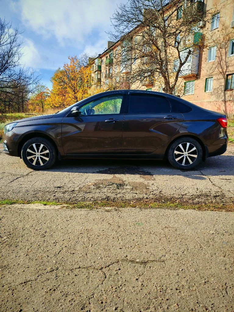 Здравствуйте! продам отличный автомобиль lada vesta. год выпуска 2020. лучшая качественная досанкционная сборка! обьм 1,6l (клапана не гнет!). кпп механика. пробег 73000 км. супер красивый и практичный цвет"aнгкop"! состояние нового авто! машина без дтп и прочих неприятностей, ни одного крашенного элемента (кузов оцинкован!). все стекла родные заводские. бережное гаражное хранение, все зоны риска в броне плёнке. установлена магнитола teyes cc3l 2к, камера заднего вида, сигнализация с автозапуском. установлены дхо двухцветные. регулировка руля по высоте и вылету. высокий клиренс и стальная защита двигателя. малый расход топлива. машина полностью обслужена и не требует ни каких вложений. очень крепкое, надежное, проверенное временем не дорогое в обслуживании авто! документы в порядке - хозяин. цена 930 000 руб. лучшее предложение по региону! горловка. +79493841764. - фотография - 19