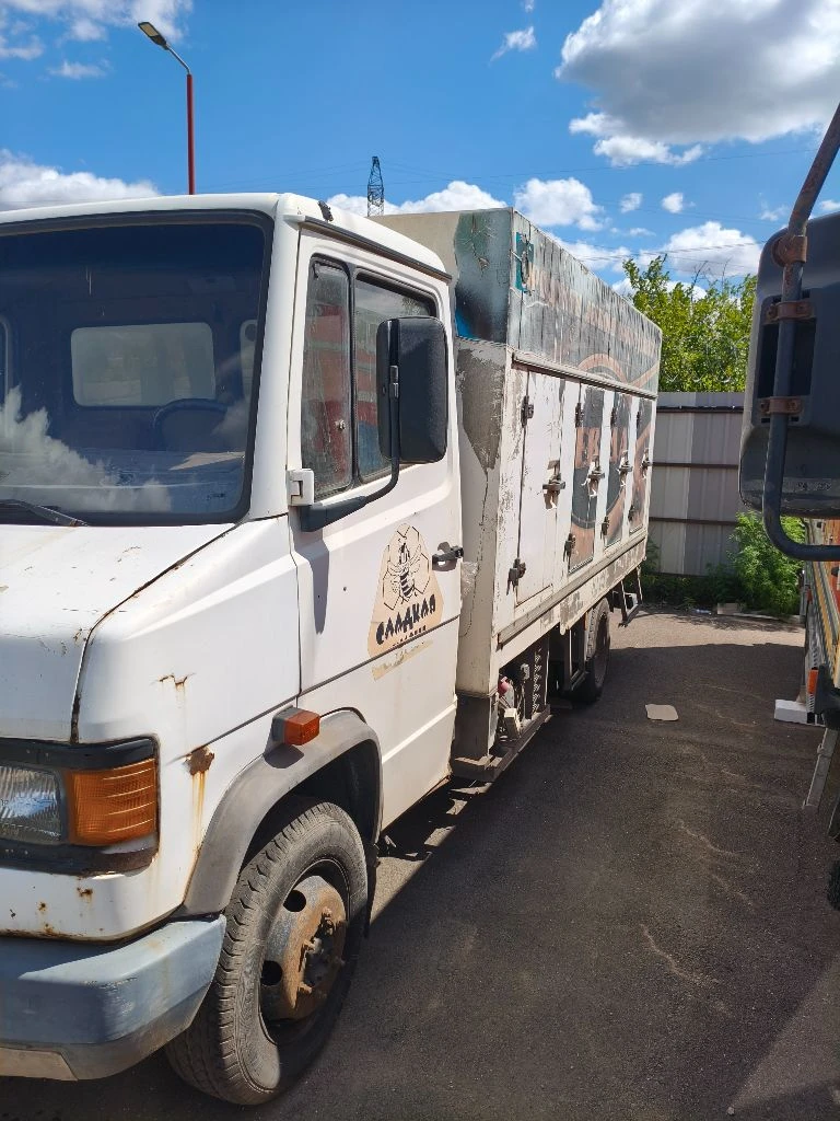 Продам mercedes benz 609d рефрижератор. пробег 656659.год 1992.на ходу, есть недочеты по кабине и кузову. все вопросы по телефону +7 949 334 16 25.цена 450 000 - фотография - 2