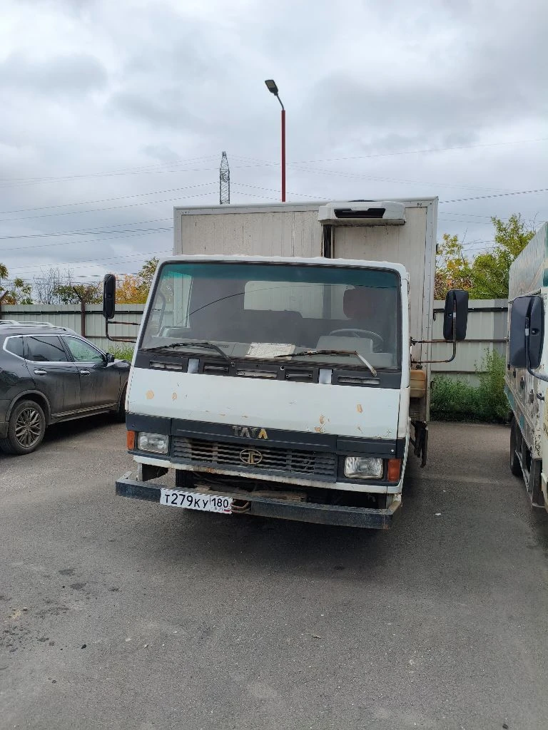 Продам tata lpt 613 фургон, есть рефрижератор. пробег 330000.год 2008.на ходу, есть недочеты по кабине и кузову. все вопросы по телефону +7 949 334 16 25.цена 500 000 - фотография - 1