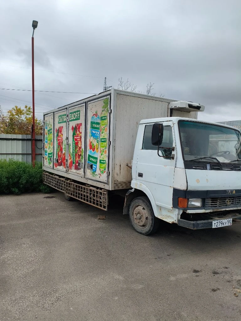 Продам tata lpt 613 фургон, есть рефрижератор. пробег 330000.год 2008.на ходу, есть недочеты по кабине и кузову. все вопросы по телефону +7 949 334 16 25.цена 500 000 - фотография - 2