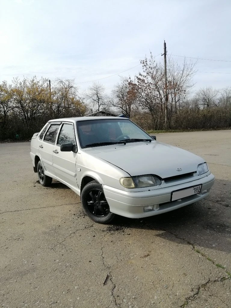 Продам ваз 2115, 2005 г. , 1.5 л. цена 250 тыс. руб. торг в хорошем состоянии. документы чистые, без штрафов, запретов, ограничений. дкп, стс, птс на руках. по технике отлично все. мотор работает тихо, масла, коробка без нареканий, не выбивает, не хрустит. кузов ровный, без рыжиков. электрика исправна. 2 эл. стеклоподъёмника. печка греет. дно, пороги, стаканы, целые. музыка играет не плохо. лобовое целое. резина зима, свежая r14. автомобиль на полном ходу. салон ухожен. макеевка, шахтерск +79496306865 - фотография - 5