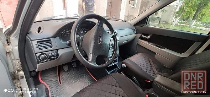 Продам авто. ваз приора.1.6 обьем. год выпуска 2010.бензин. механика. передний привод. цвет серебро. хэтчбек.5 дверей. автомобиль в хорошем состоянии. антикор. обработка. коробка после полного ремонта. двигатель обслужен. замена всех жидкостей. ремня грм и всех роликов. подушек двигателя. тормозных колодок. ходовая часть в норме. по технике нареканий нет. машина обслужена и готова к эксплуатации. присутствуют незначительные возрастные изменения. два комплекта резины зима-лето на литье и на штампах. передние эсп. центр. замок. машина семейная и реально в достойном состоянии. .цена-420000( торг) собственник +7949 3549094 - фотография - 3