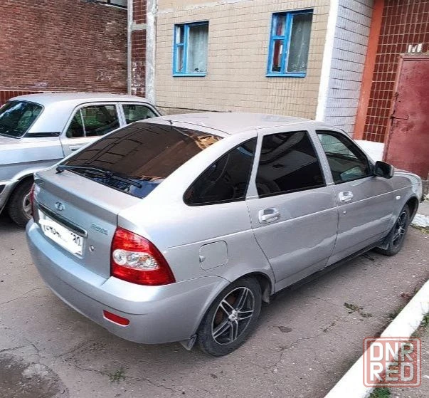 Продам авто. ваз приора.1.6 обьем. год выпуска 2010.бензин. механика. передний привод. цвет серебро.... - фотография