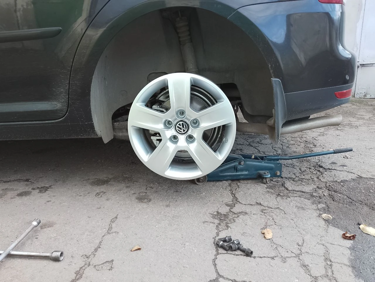 Продам диски ауди, фольцваген 7j+16 rdc 5+112 dia 57.1 et 42.цена 32 т. руб. тел +7 949 365 89 88.г... - фотография