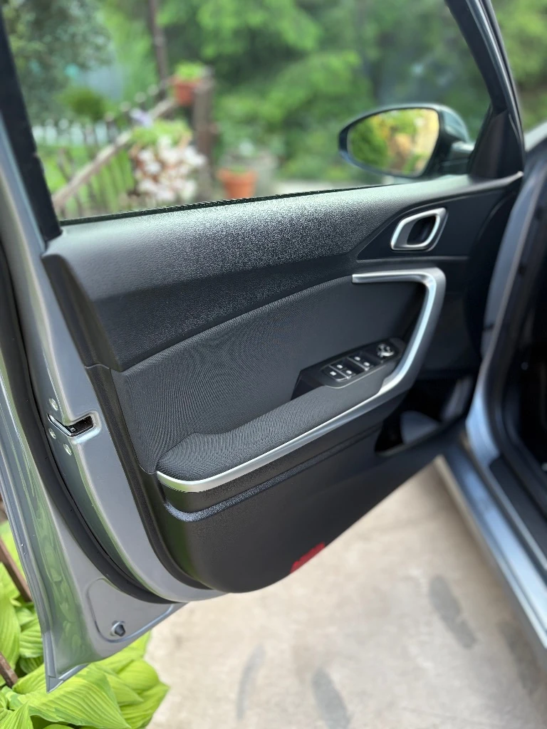 Продам киа сид. состояние нового автомобиля!всю жизнь ездил в крыму. богатая комплектация есть все нужное 2-х зонный климат, подогрев сидений и руля, парктроники и камера заднего вида, установок дорогая сигнализация scher-khan с автозапуском и возможностью управлять с телефона. пробег-21000км год выпуска-2019 цена-2,350🍋 осмотр город макеевка советский район, на осмотры не выезжаю!+79494844650 - фотография - 14