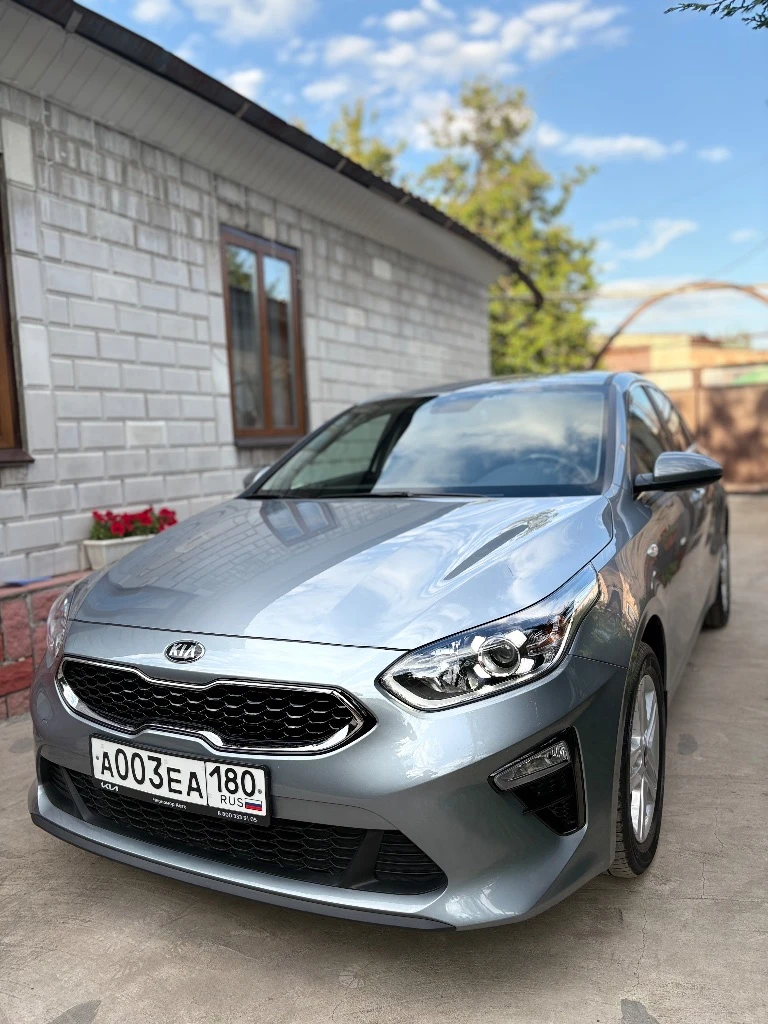 Продам киа сид. состояние нового автомобиля!всю жизнь ездил в крыму. богатая комплектация есть все нужное 2-х зонный климат, подогрев сидений и руля, парктроники и камера заднего вида, установок дорогая сигнализация scher-khan с автозапуском и возможностью управлять с телефона. пробег-21000км год выпуска-2019 цена-2,350🍋 осмотр город макеевка советский район, на осмотры не выезжаю!+79494844650 - фотография - 3