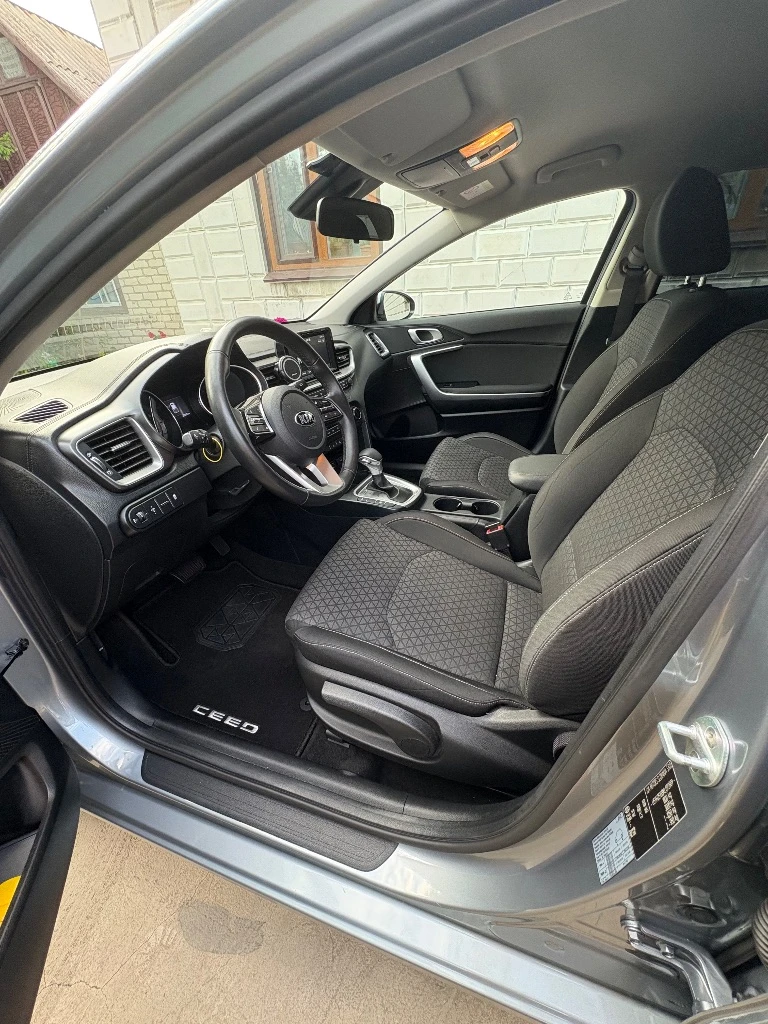 Продам киа сид. состояние нового автомобиля!всю жизнь ездил в крыму. богатая комплектация есть все нужное 2-х зонный климат, подогрев сидений и руля, парктроники и камера заднего вида, установок дорогая сигнализация scher-khan с автозапуском и возможностью управлять с телефона. пробег-21000км год выпуска-2019 цена-2,350🍋 осмотр город макеевка советский район, на осмотры не выезжаю!+79494844650 - фотография - 10
