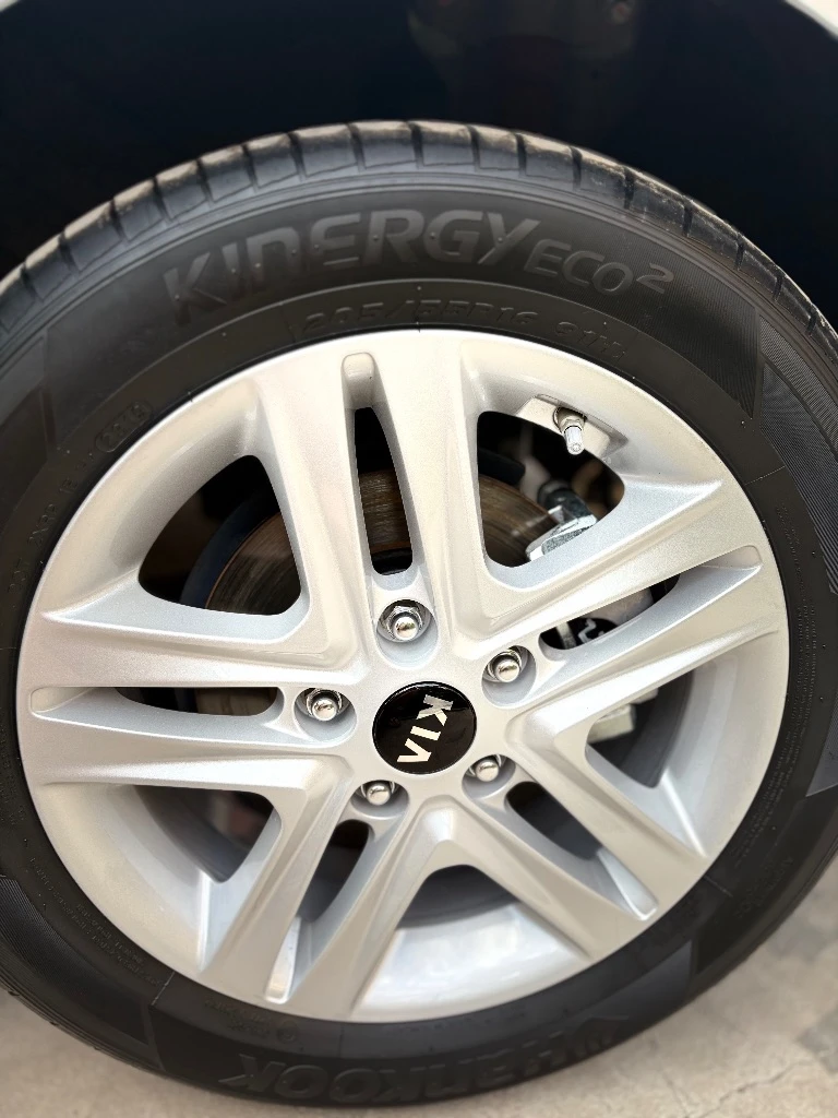 Продам киа сид. состояние нового автомобиля!всю жизнь ездил в крыму. богатая комплектация есть все нужное 2-х зонный климат, подогрев сидений и руля, парктроники и камера заднего вида, установок дорогая сигнализация scher-khan с автозапуском и возможностью управлять с телефона. пробег-21000км год выпуска-2019 цена-2,350🍋 осмотр город макеевка советский район, на осмотры не выезжаю!+79494844650 - фотография - 8