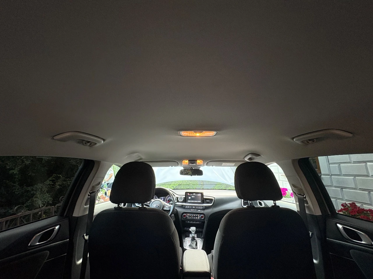 Продам киа сид. состояние нового автомобиля!всю жизнь ездил в крыму. богатая комплектация есть все нужное 2-х зонный климат, подогрев сидений и руля, парктроники и камера заднего вида, установок дорогая сигнализация scher-khan с автозапуском и возможностью управлять с телефона. пробег-21000км год выпуска-2019 цена-2,350🍋 осмотр город макеевка советский район, на осмотры не выезжаю!+79494844650 - фотография - 16