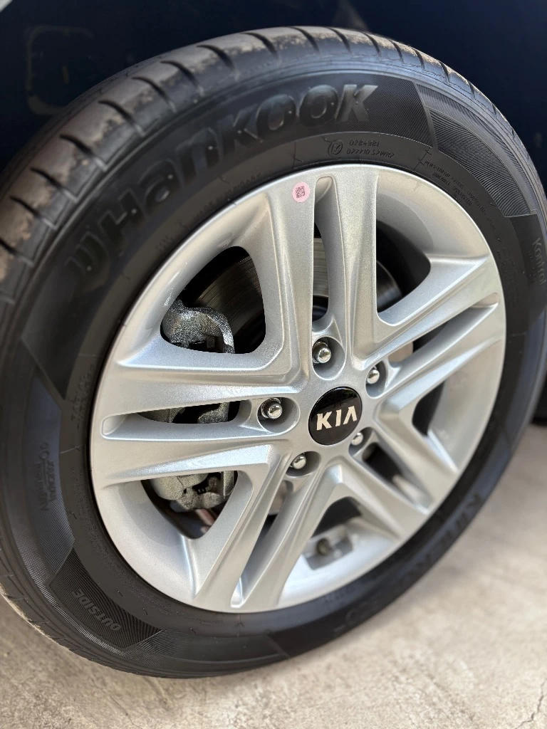 Продам киа сид. состояние нового автомобиля!всю жизнь ездил в крыму. богатая комплектация есть все нужное 2-х зонный климат, подогрев сидений и руля, парктроники и камера заднего вида, установок дорогая сигнализация scher-khan с автозапуском и возможностью управлять с телефона. пробег-21000км год выпуска-2019 цена-2,350🍋 осмотр город макеевка советский район, на осмотры не выезжаю!+79494844650 - фотография - 17